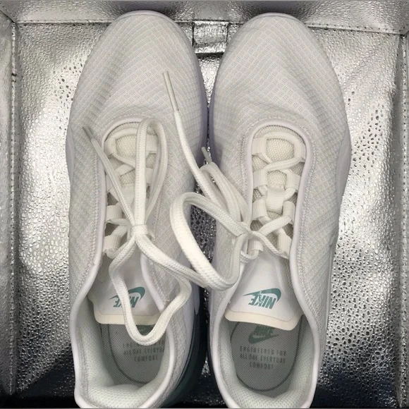 Nike Women's White and Green Air Max - Picture 2 of 4